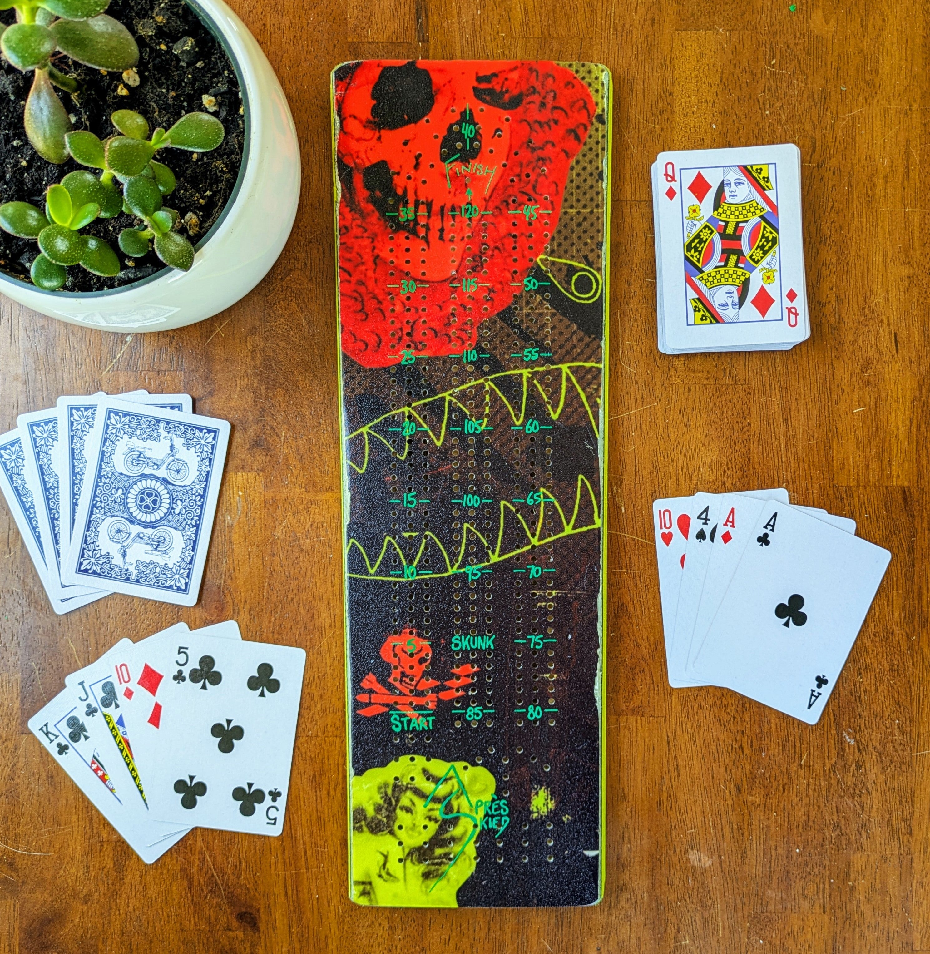 Moment - Ski Cribbage board