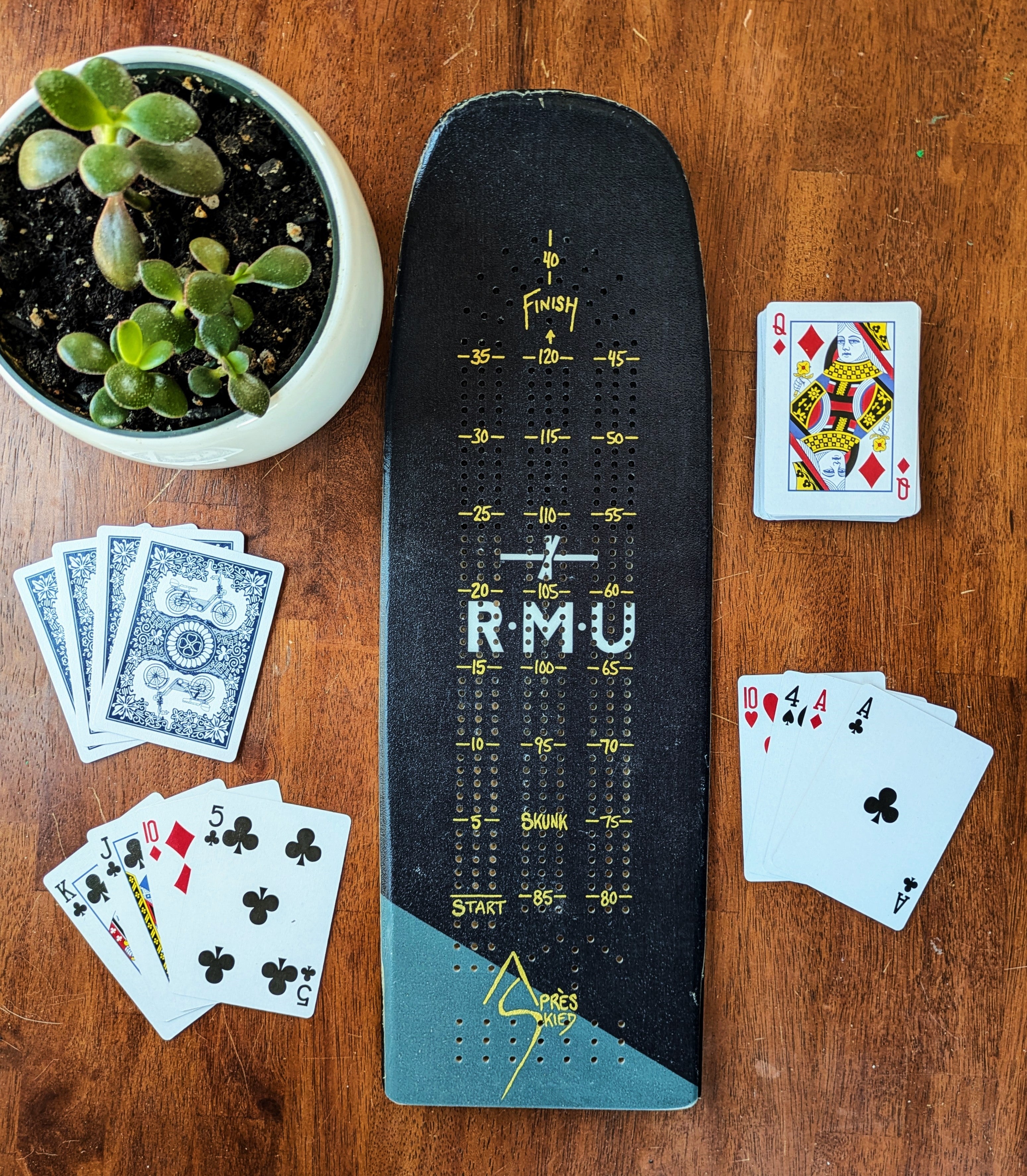 RMU - Ski Cribbage board