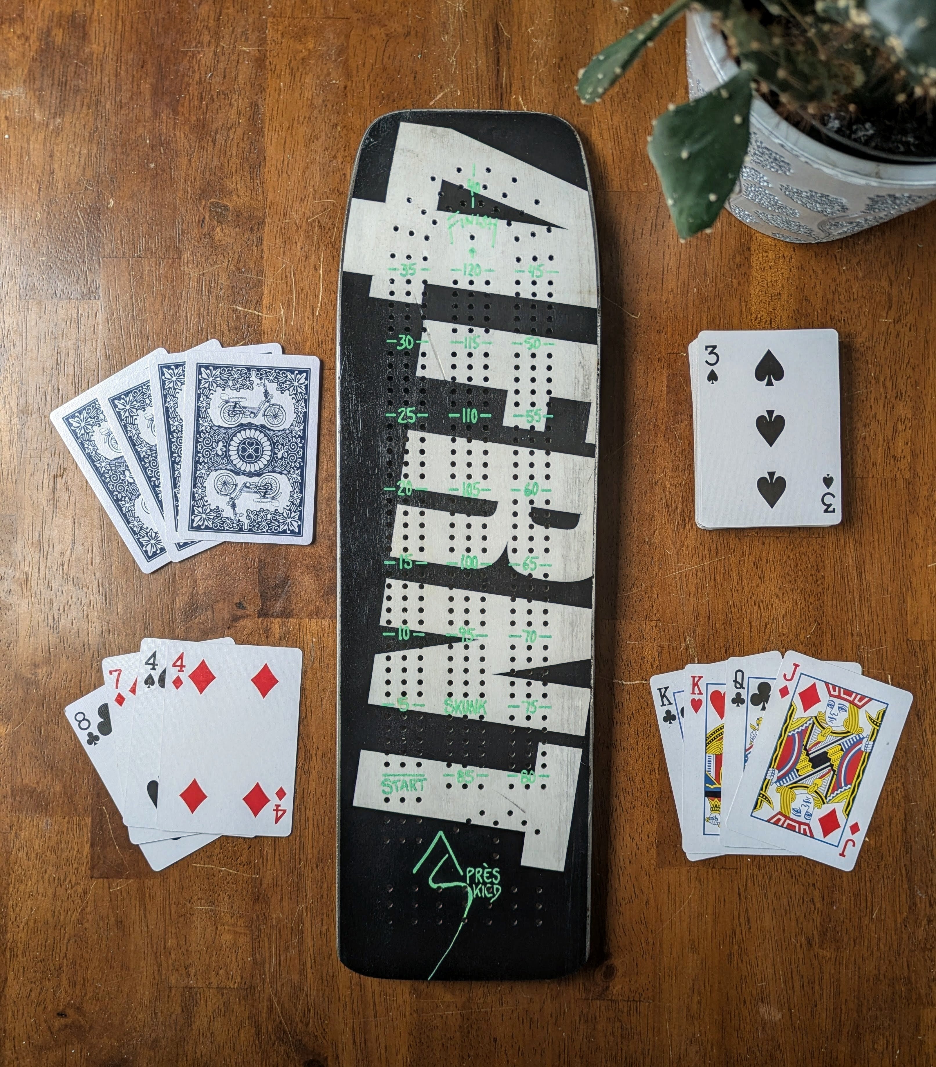 4FRNT - Ski Cribbage board